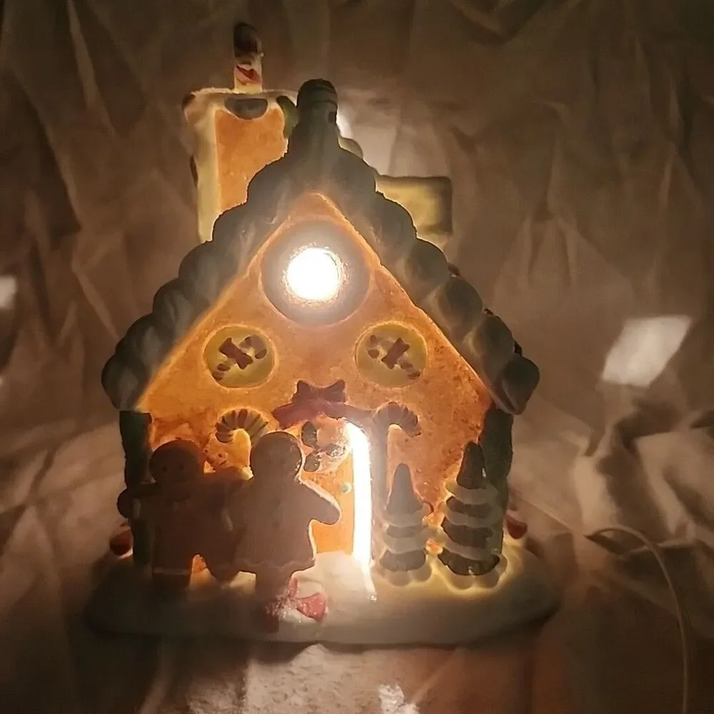 House Mervyn's Gingerbread Ceramic Lighted 9